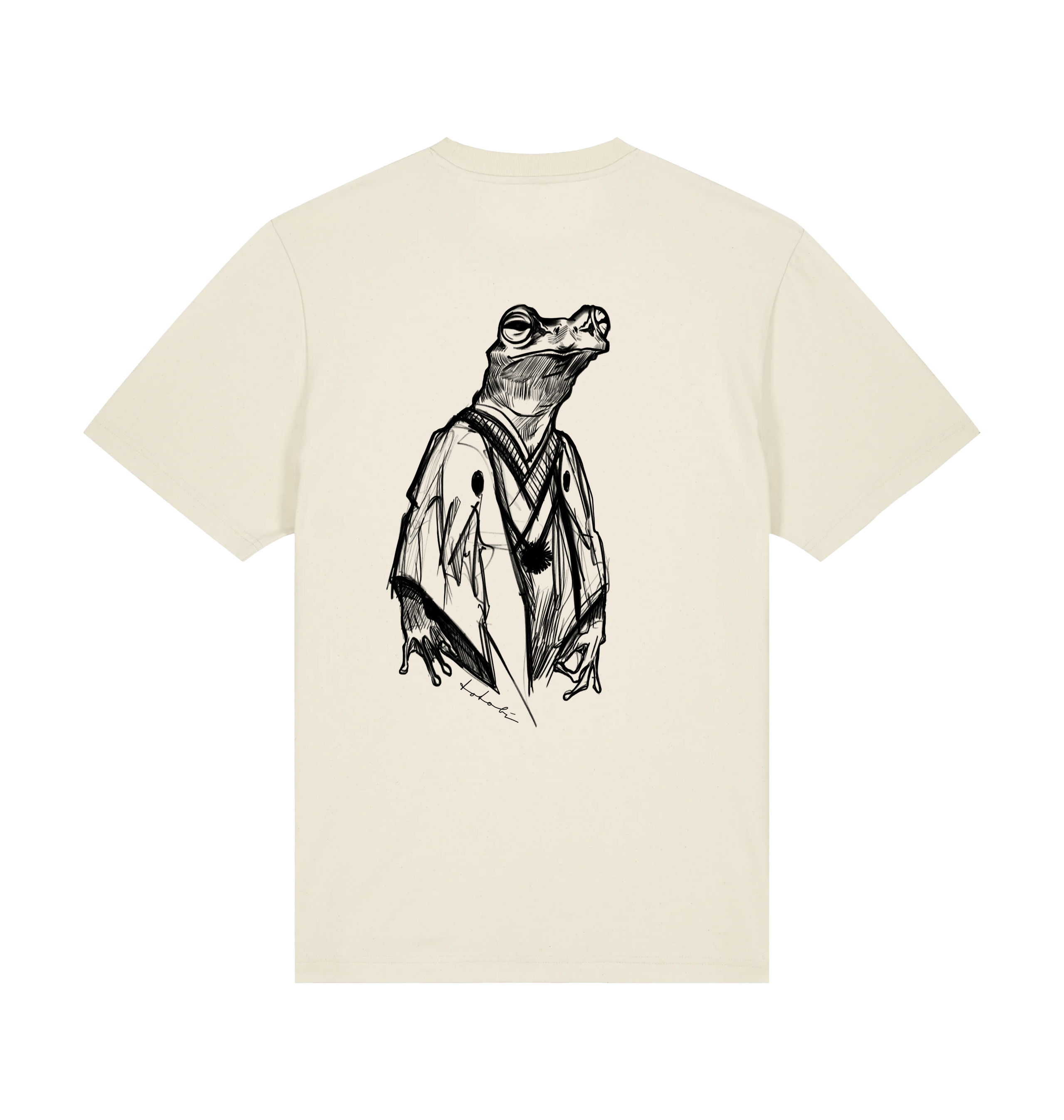 Rückseite eines naturfarbenen Heavyweight T-Shirts. Darauf befindet sich ein großer, schwarzer Aufdruck im rohen Skizzen-Stil. Das Motiv zeigt einen aufrecht stehenden Frosch-Meister (Master Kaeru), der einen traditionellen japanischen Kimono (Haori) trägt und mit einem stoischen, selbstbewussten Blick in die Ferne schaut. Unter der Skizze steht dezent der Schriftzug "totobi".