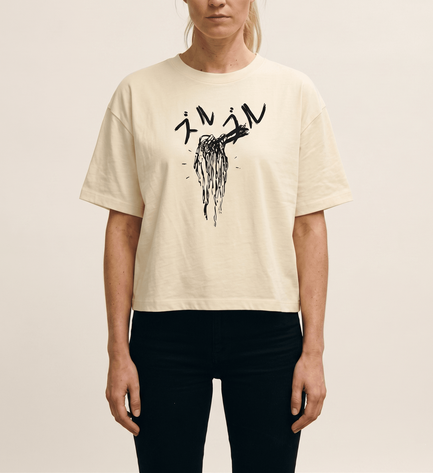 Boxy Damen T-Shirt in vintage white mit Ramen Nudel Illustration